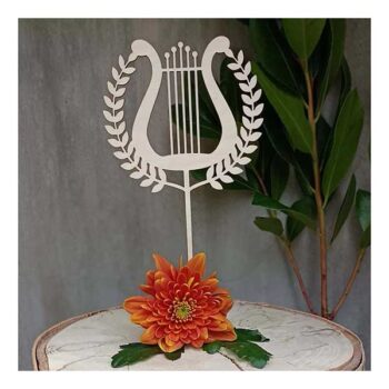 Vanerinen kakkukoriste, Lyyra