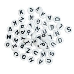 Kirjainhelmet 10mm 50kpl, Valkoinen-Musta